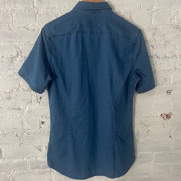 ☀️ASOS Short Sleeve Stretch Button-Up Denim Shirt Sz Small - Picture 3 of 4